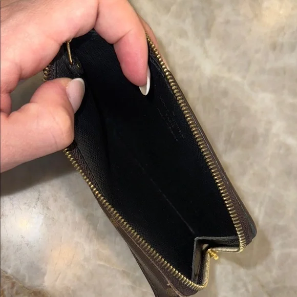 Louis Vuitton Monogram Recto Verso Key Pouch - Picture 8 of 9